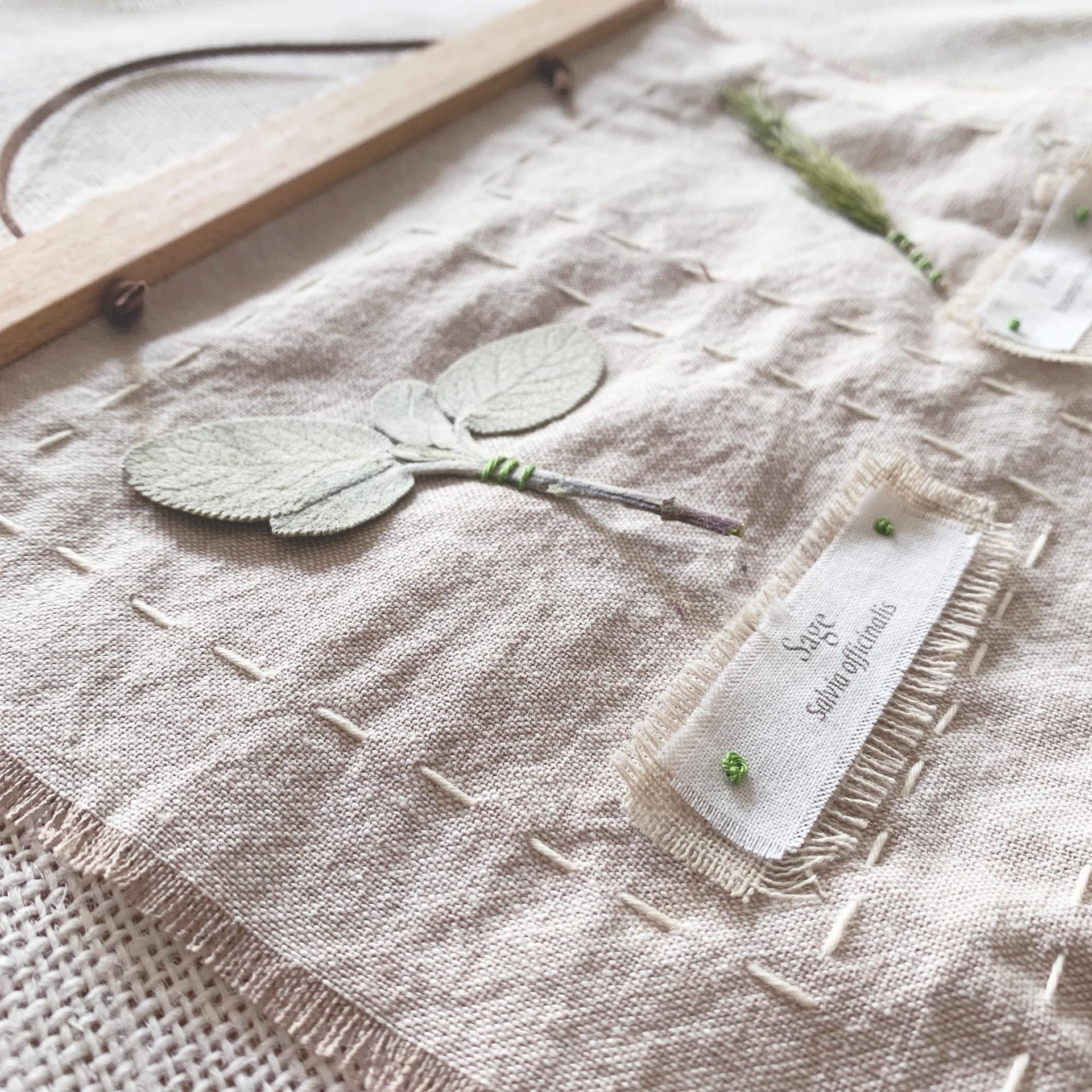 DIY Botanical Herbarium Wall Hanging – Slow Stitching Embroidery Kit with Pressed Herbs, Linen Wall Decor Craft