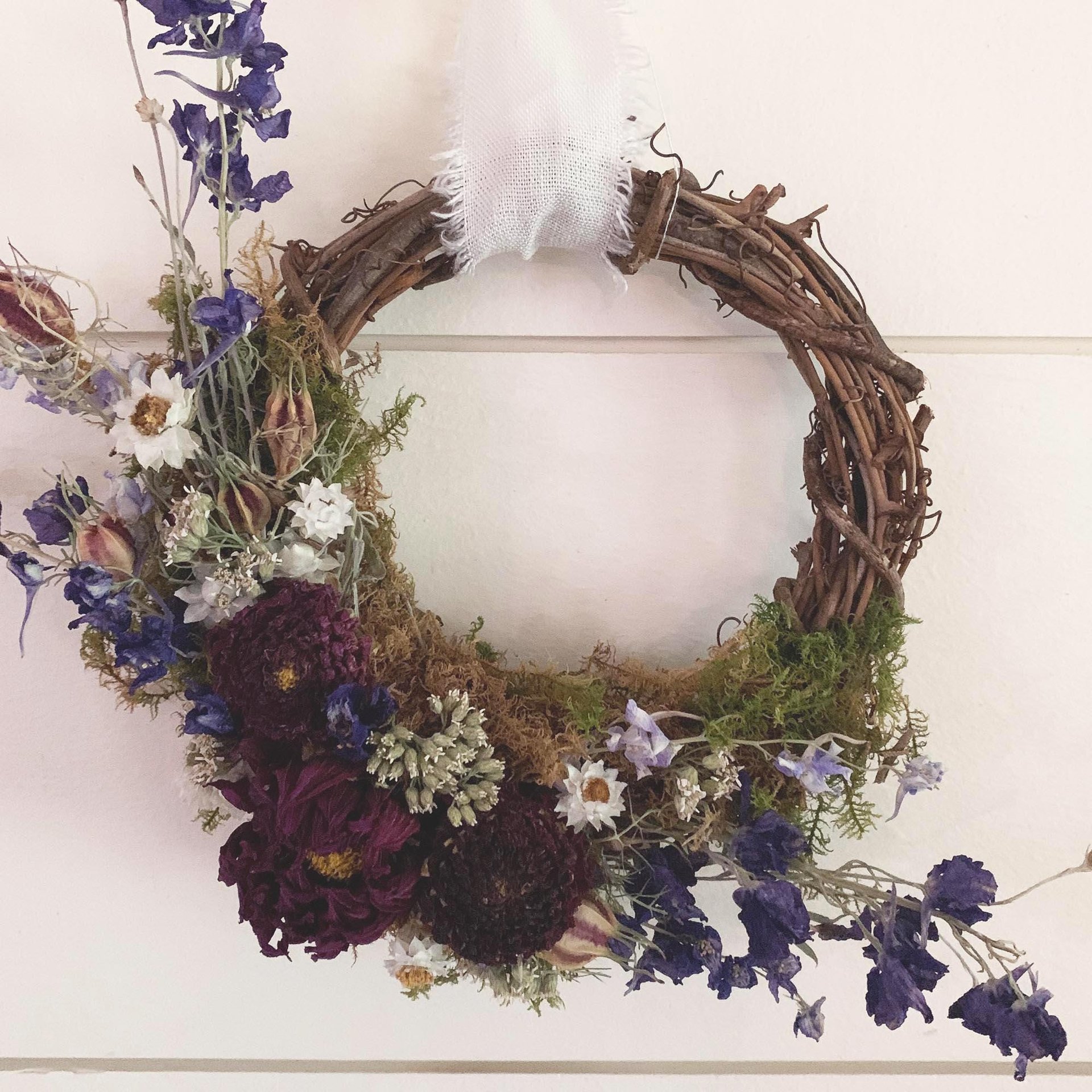 Americana Meadow Wreath Kit, DIY Dried Flower Craft, Rustic Red White & Blue Farmhouse Accent, Patriotic Decor