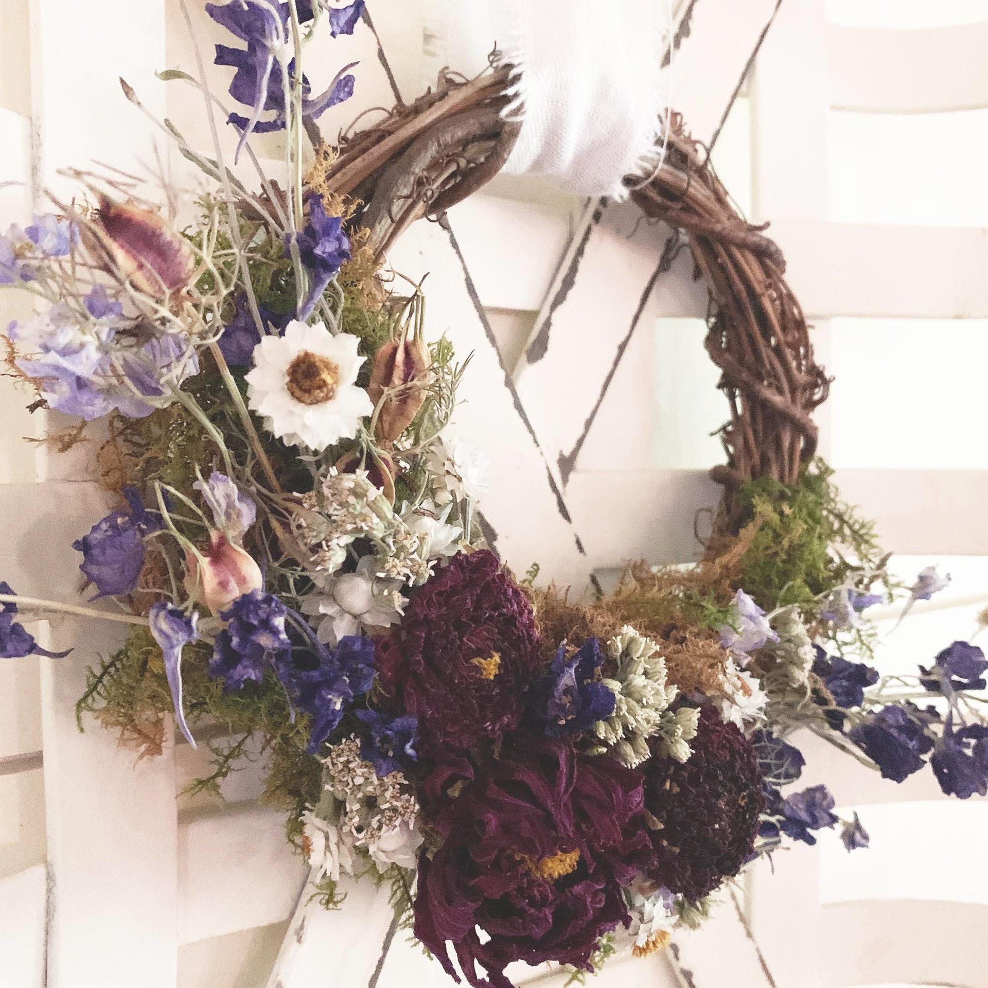 Americana Meadow Wreath Kit, DIY Dried Flower Craft, Rustic Red White & Blue Farmhouse Accent, Patriotic Decor