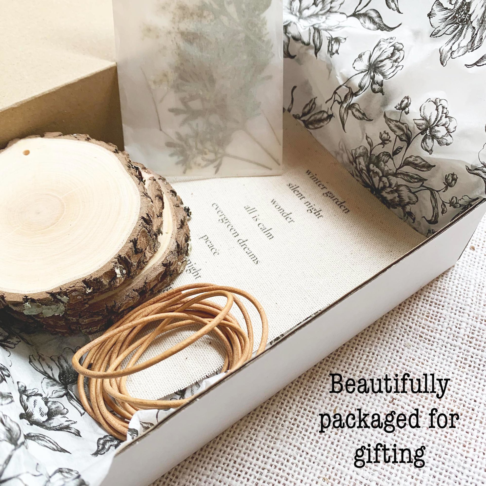 Pressed Flower Ornament Kit, DIY Christmas Ornaments, Botanical Wood Slice Craft, Farm-Grown Flowers, Nature-Inspired Gift