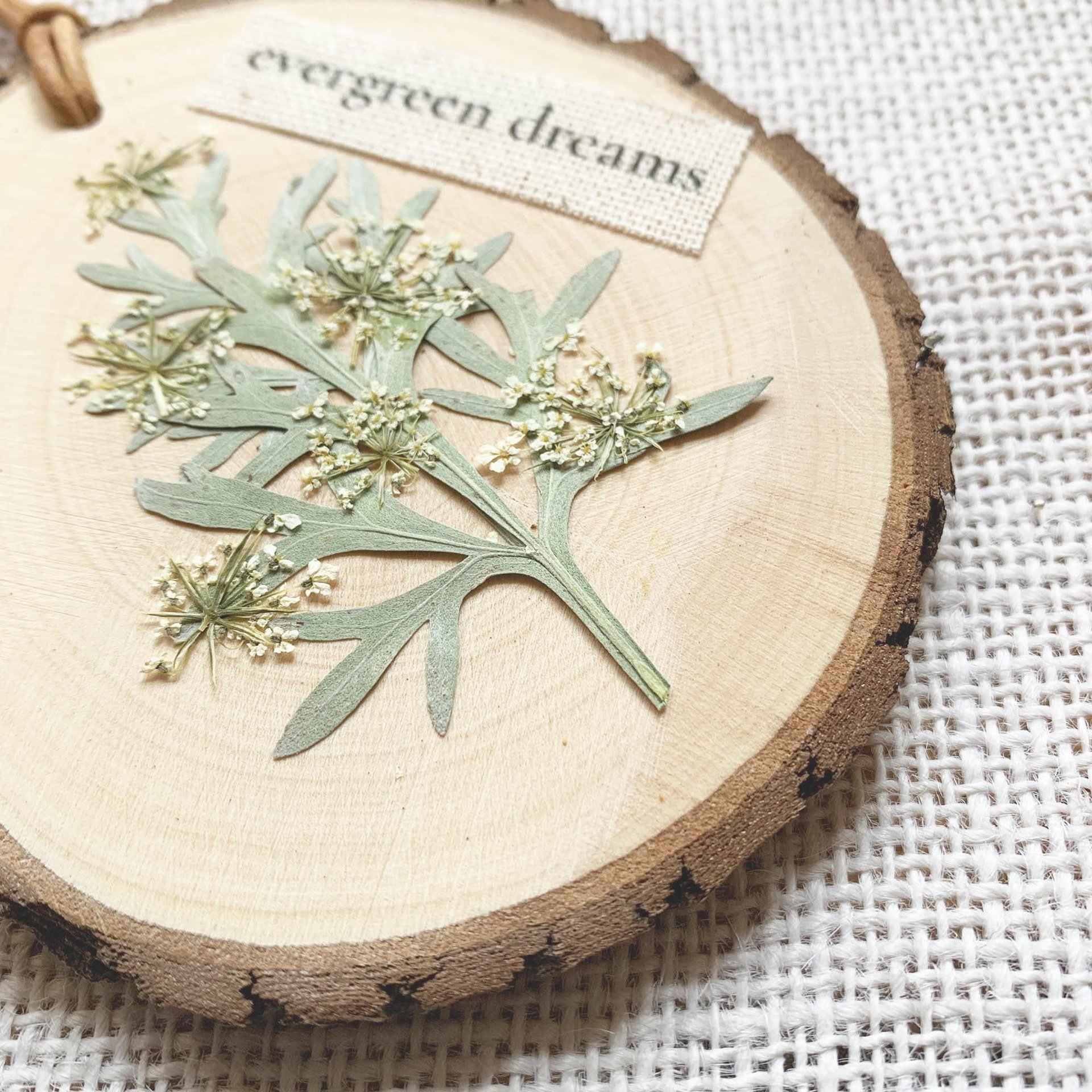 Pressed Flower Ornament Kit, DIY Christmas Ornaments, Botanical Wood Slice Craft, Farm-Grown Flowers, Nature-Inspired Gift